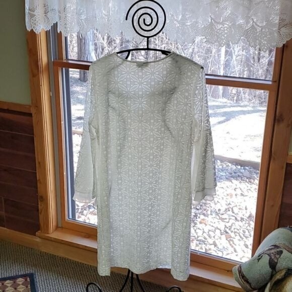 Robbie Bee Signature Sz. L White Eyelet Dress w Unique Sleeves - Picture 8 of 11